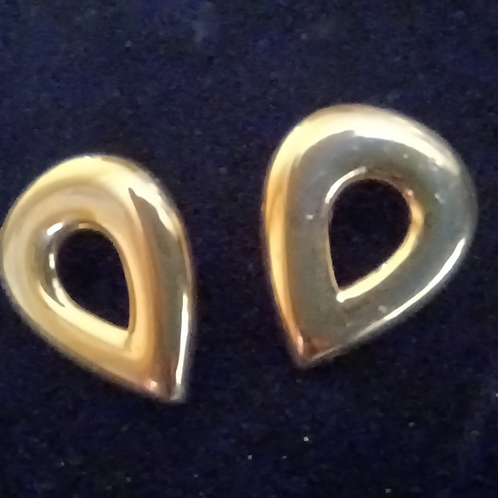 New MONET Simply Elegant Gold Post Earrings